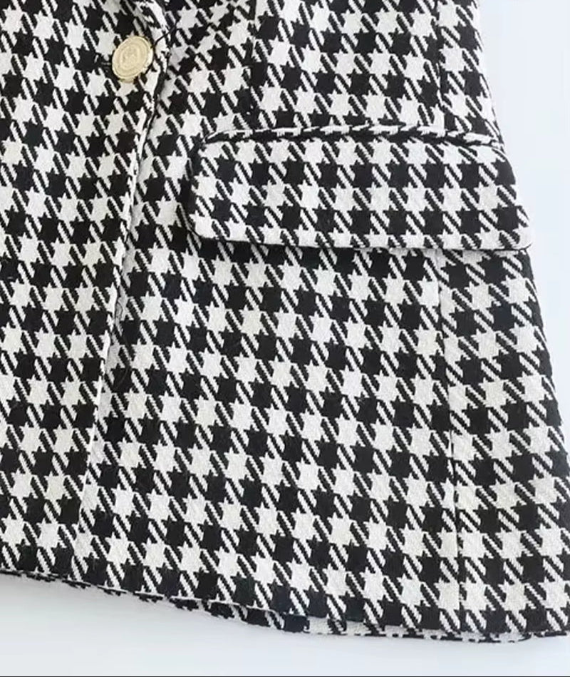 
                  
                    Elegant Houndstooth Blazer & Shorts Set - Gentevra
                  
                