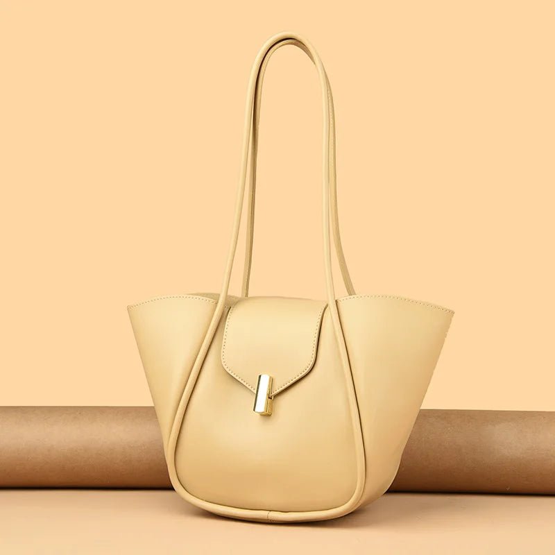 
                  
                    Elegant Leather Tote Bag - Gentevra
                  
                